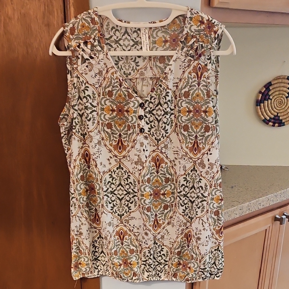 Perception Concept Sleeveless Blouse